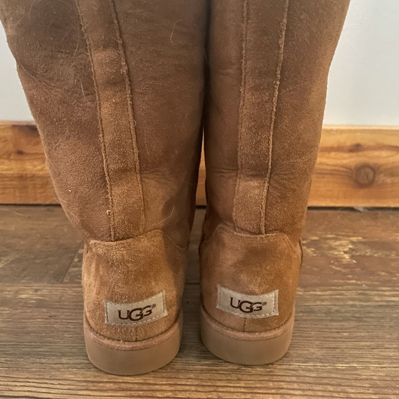 UGGS size 7.5 - Picture 3 of 5